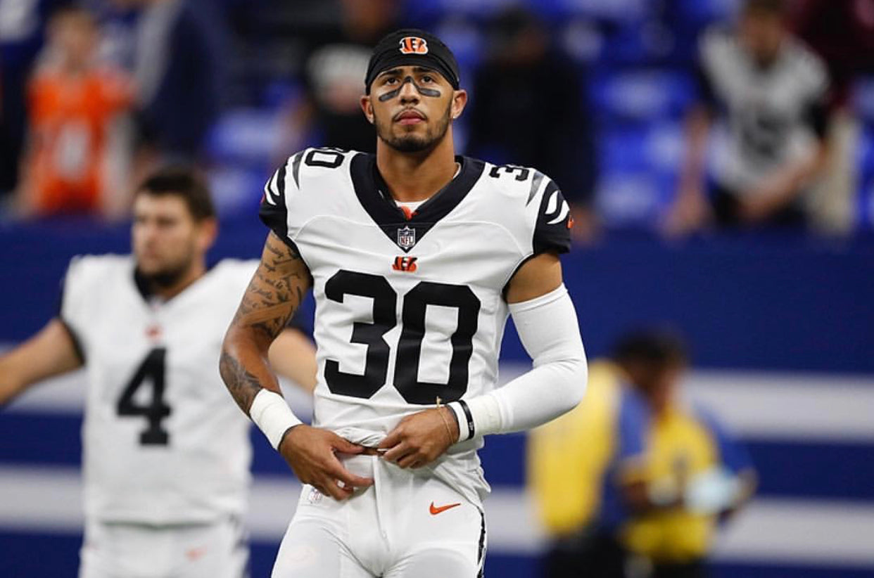 IN BED WITH: Cincinnati Bengals' Safety, Jessie Bates – Sleepenvie